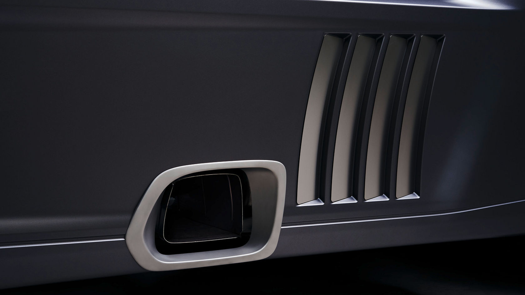 Stainless steel gills, side panelling, matt