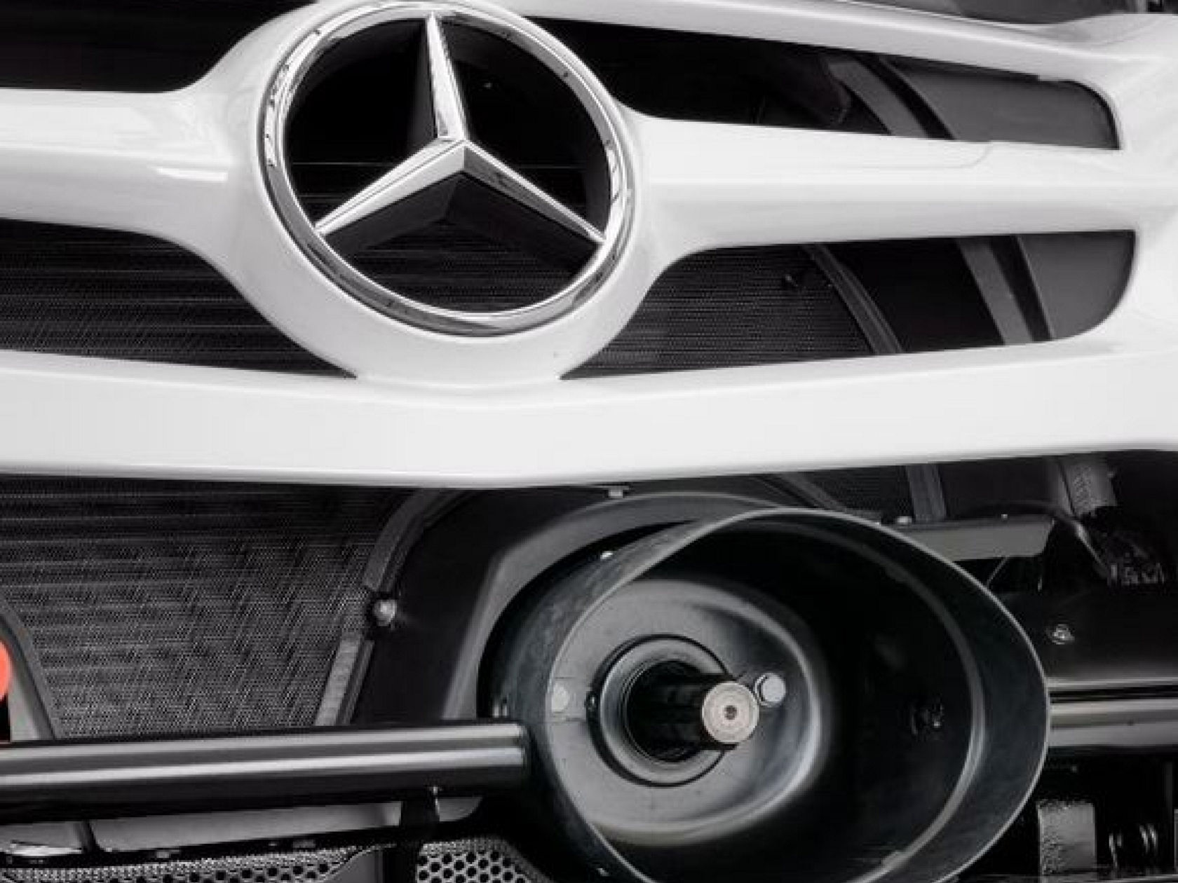 Close-up of the front of the Unimog implement carrier in white with large, visible star. 